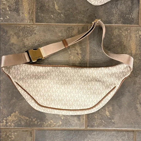 MICHAEL Michael Kors Cream and Tan Tote Set - Picture 7 of 13